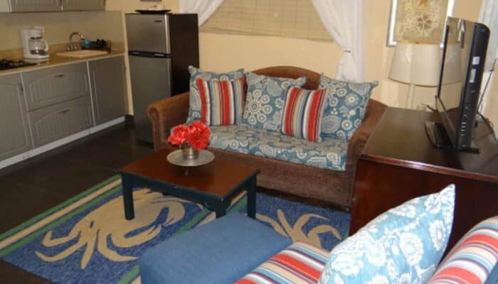 surner-stovetop9-1000x667 exumapointbeachresort Living room